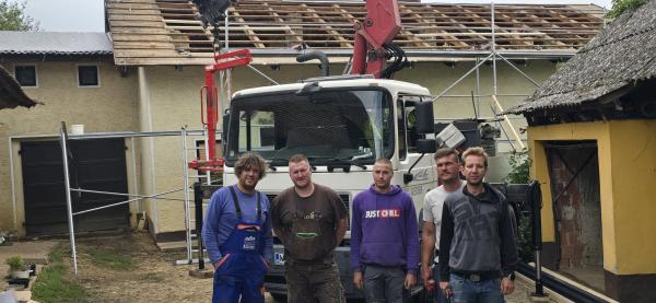 Pomurski obrtniki po ujmi obnovili streho družini v Lucovi