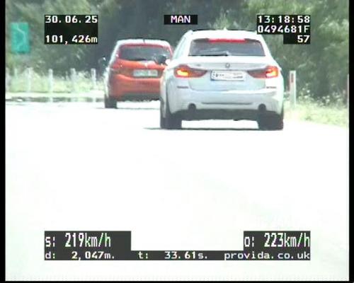 Na pomurski avtocesti divjal s kar 219 kilometrov na uro, kakšna kazen ga je doletela?