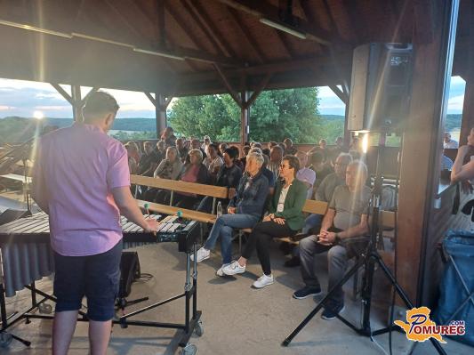 FOTO: Kontrabant navdušil v Lovskem domu