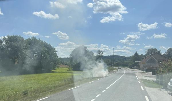 FOTO: Na Goričkem gori avtomobil