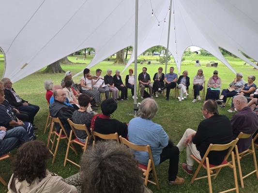 FOTO: Tako je izgledal Literarni šestkotnik pod mogočnimi hrasti 