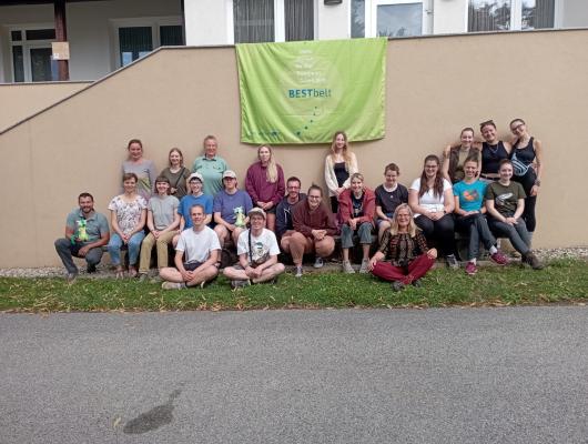 FOTO: Šalovci povezali mlade ob nekdanji železni zavesi