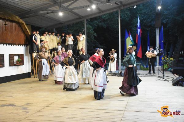 FOTO in VIDEO: Folklorni petek pod zvezdami: v Beltincih zazveneli ritmi Bolgarije in Francije