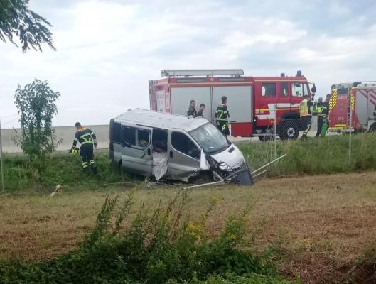 Na pomurski avtocesti: Zaradi neprilagojene hitrosti zletel s ceste, huje poškodovan otrok