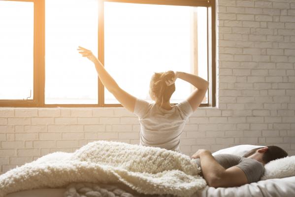 Zakaj je pomembno, da telo že v prvi uri po prebujanju izpostavimo sončni svetlobi