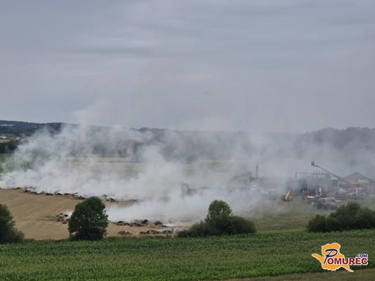 FOTO: Gori gospodarsko poslopje: dve osebi poškodovani
