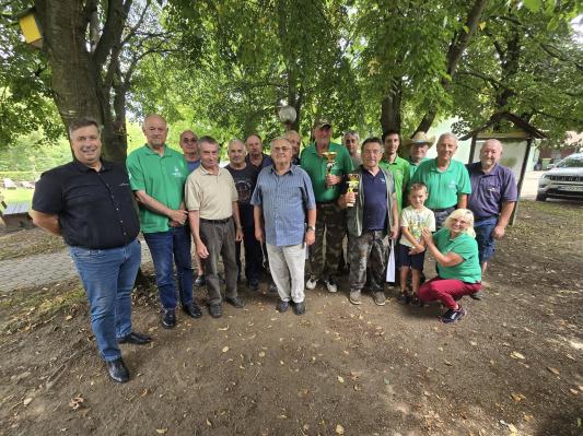 FOTO: Ribiško srečanje v Gezovih jamah, kdo je ujel največjo ribo?