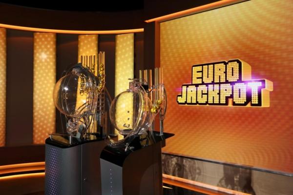 Slovenija dobila osmega Eurojackpot milijonarja – srečnež prevzel dobitek tik pred iztekom roka