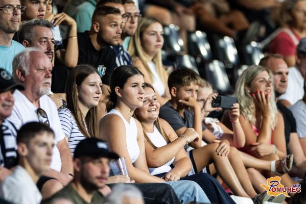 FOTO: Ste bili na Fazaneriji? Poiščite se med navijači na fotografijah