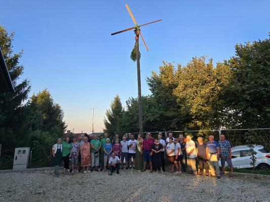 FOTO: V Moravcih postavili klopotec