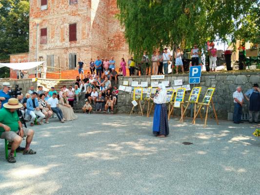 FOTO: Na Svetinjah praznovali s postavitvijo klopotca