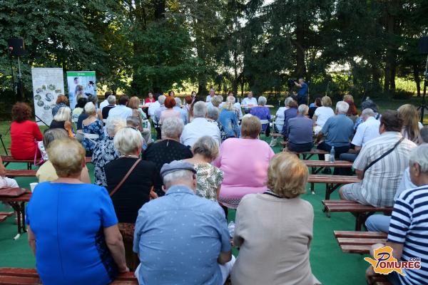 FOTO: Poezija, vino in prijateljstvo združili Petanjce