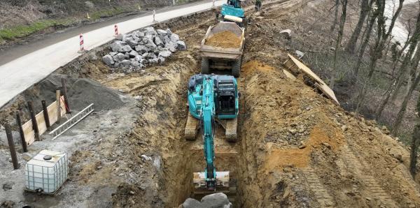 FOTO: Med Gradom in Kuzmo poteka obsežna sanacija plazu in rekonstrukcija ceste