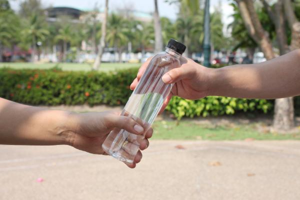 Tudi v Pomurju bodo delili brezplačno plastenko vode