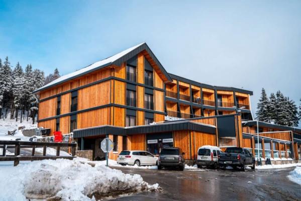 Grmovškov dom na Kopah: Trajnostna prenova v osrčju Pohorja