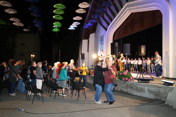 FOTO: Slovenski etno večer v Lendavi združil melodije, okuse in tradicijo