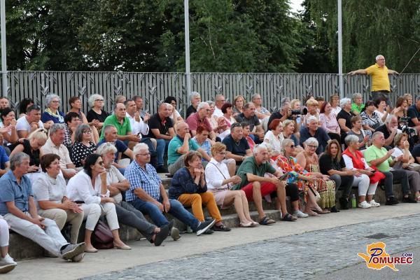 FOTO: Hrvaški etno večer povezal skupnosti v pesmi in kulinariki