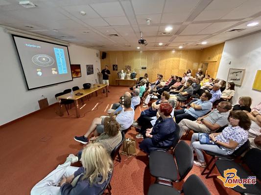 FOTO: Vročinski val na Zemlji? Le bleda senca peklenskih temperatur v vesolju