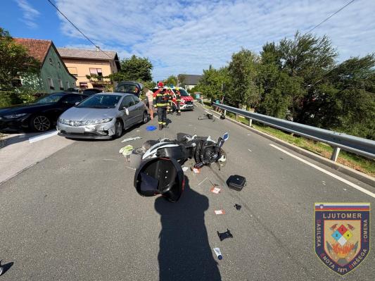 FOTO: Prometna nesreča, trčila osebno in motorno vozilo