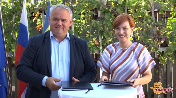 FOTO: V Veliki Polani podpisali pogodbo za trajnostno obnovo domačije Miška Kranjca