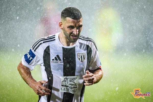 FOTO: Mura na Fazaneriji do prve točke, tekmo prekinila toča