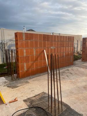 FOTO: Gradnja poslovilne vežice v Lakošu dobro napreduje