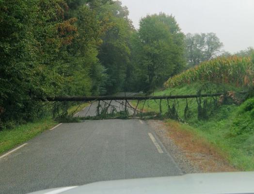 Popolna zapora ceste na Goričkem