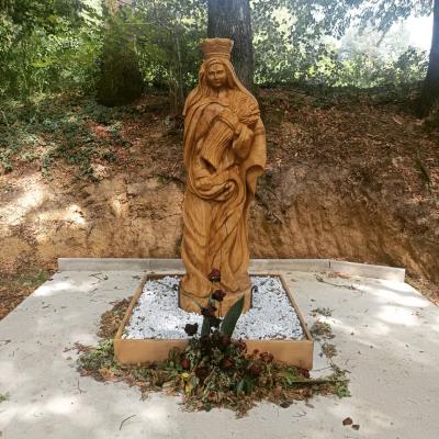 FOTO: Selo na Goričkem krasi Marija s srpom in žitom