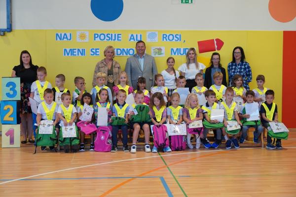 FOTO: V Turnišču v šolo prvič sedlo 25 prvošolcev
