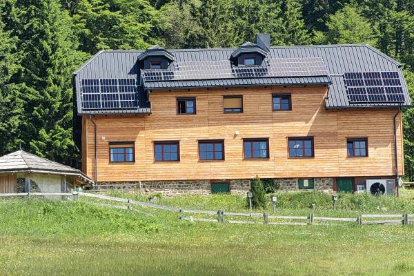 Dom na Smrekovcu: Planinski dom z novo energijo