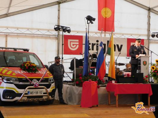 FOTO: Gasilsko društvo Renkovci slovesno prevzelo novo gasilsko vozilo