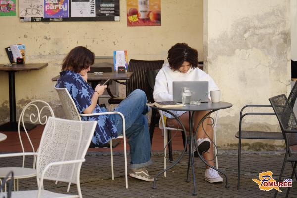 FOTO: Umetnost, knjige in domače dobrote zaznamovale začetek festivala Szapárty