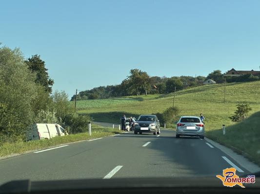 FOTO: Kombi na Goričkem zapeljal s ceste