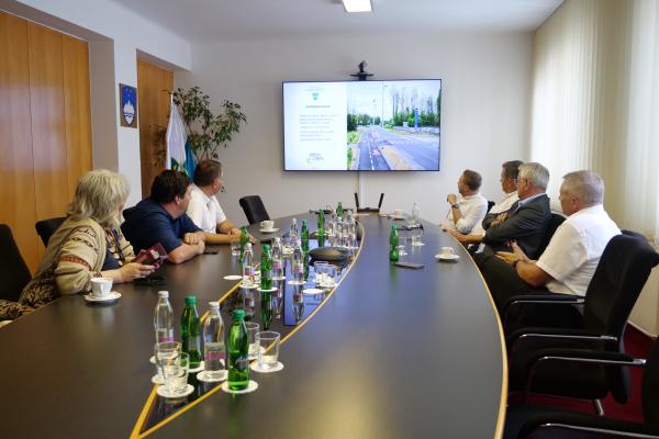 VIDEO: Minister Han v Murski Soboti: Podpora gospodarstvu in športnim projektom