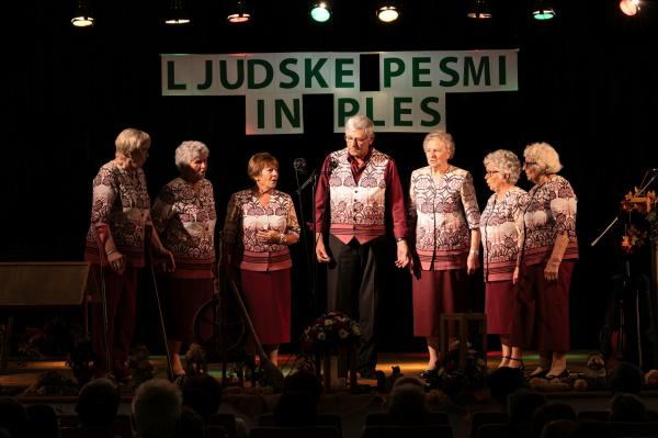 FOTO: Grad zaživel z ljudsko glasbo