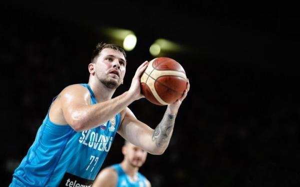 Slovenija na krilih Luke Dončića v četrtfinalu EP