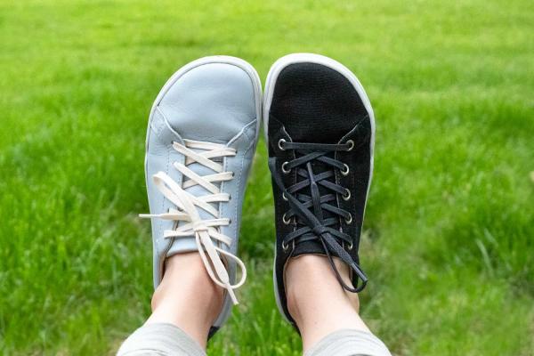 Bosonoga obutev: zakaj vse več ljudi prisega nanjo