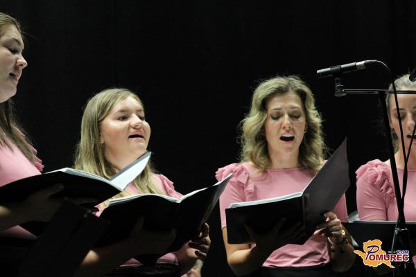 FOTO in VIDEO: V Apačah odmevala tamburaška in vokalna glasba