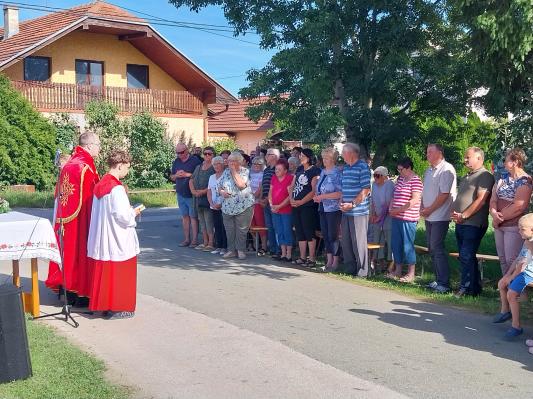 FOTO: V Gančanih blagoslovili obnovljen Pivarov križ