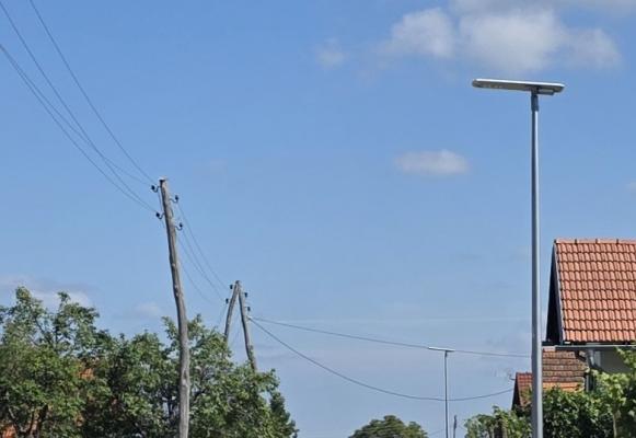 FOTO: Kobilje bogatejše za novo razsvetljavo