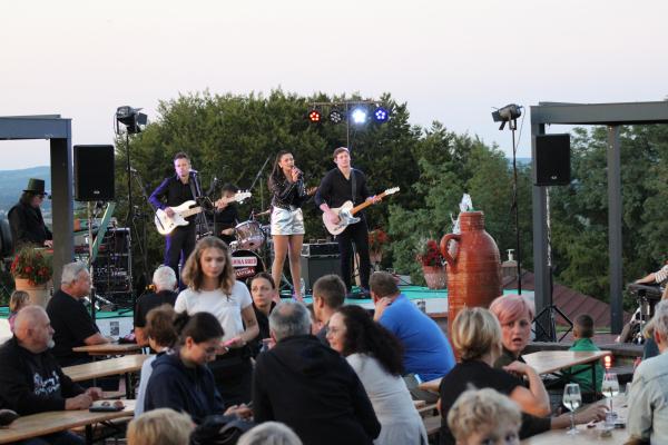 FOTO in VIDEO: Larisa Sreš & Avantura pričarali nepozaben zaključek poletja