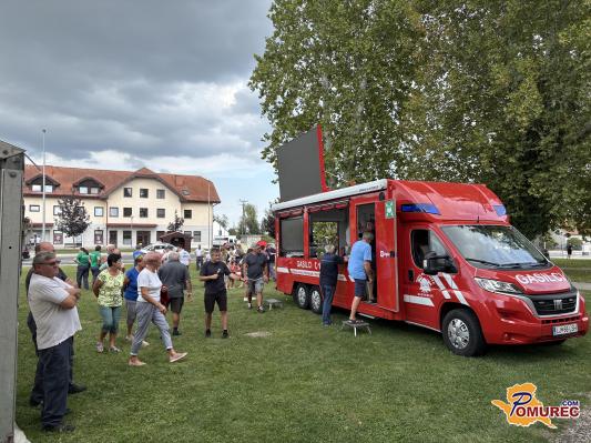 FOTO: Gasilska zveza Slovenije na Tišini predstavila preventivno gasilsko vozilo