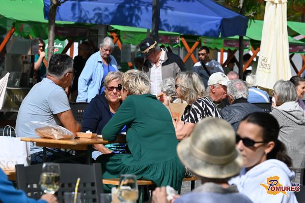 VIDEO: Festival prekmurske šunke in gibanice napolnil središče Murske Sobote