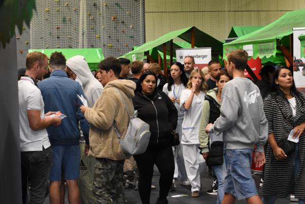 VIDEO: Na Ekonomski šoli Murska Sobota se je predstavilo 60 razstavljavcev