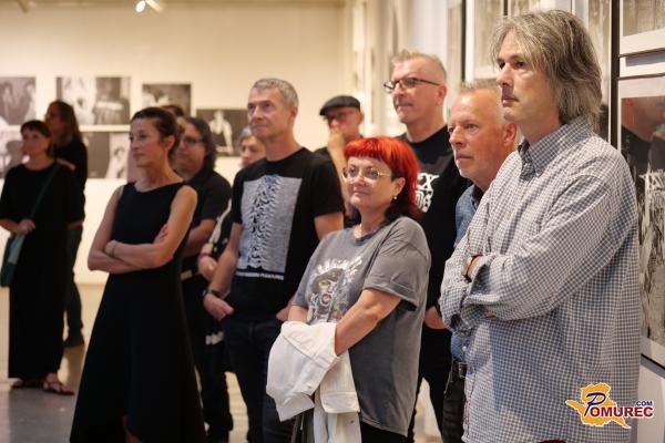 FOTO: V Murski Soboti odprli največjo razstavo punk fotografije v Sloveniji