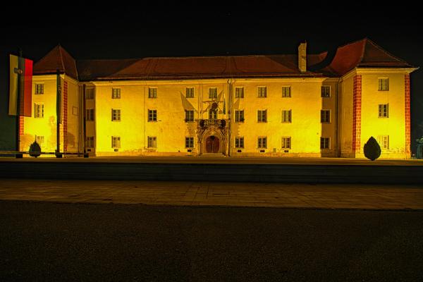 Danes bo v Murski Soboti grad osvetljen z rumeno. Zakaj?