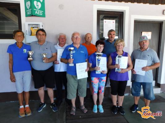 FOTO: Upokojenci so se pomerili v turnirju v kegljanju s kroglo na vrvici