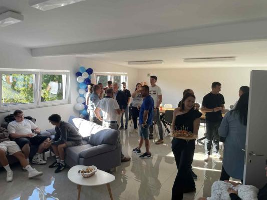 FOTO: Tako izgledajo prenovljeni prostori Društva mladih Hotiza