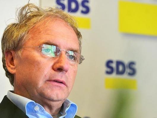 Hišna preiskava pri Hojsu, sam namignil na politično ozadje