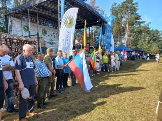 Slovenci z Goričkega svetovni prvaki v košnji